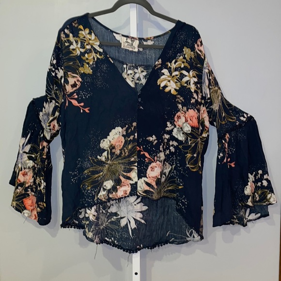 Jaase Tops - Jaase Floral Bell Sleeve Boho Hi-Lo Top Large